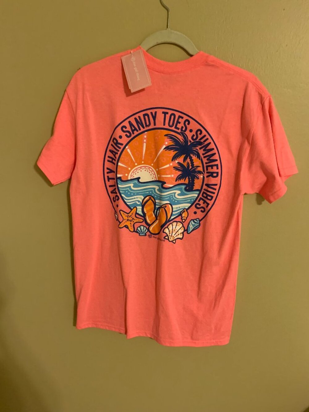 ITSA GIRL THING TEE SHIRT  SIZE-MED.  NWT
